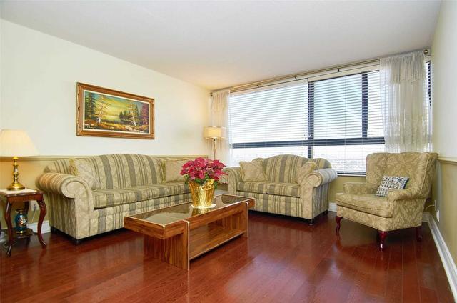2207 - 1300 Bloor St W, Condo with 3 bedrooms, 2 bathrooms and 1 parking in Toronto ON | Image 14