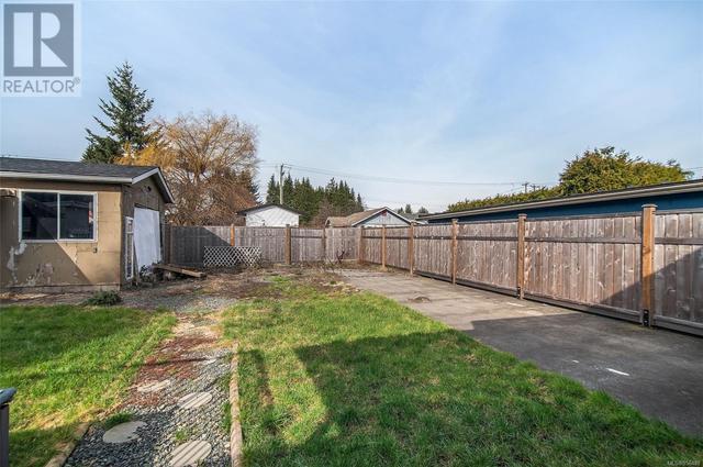 1834 15th Ave, House detached with 2 bedrooms, 1 bathrooms and 3 parking in Campbell River BC | Image 11