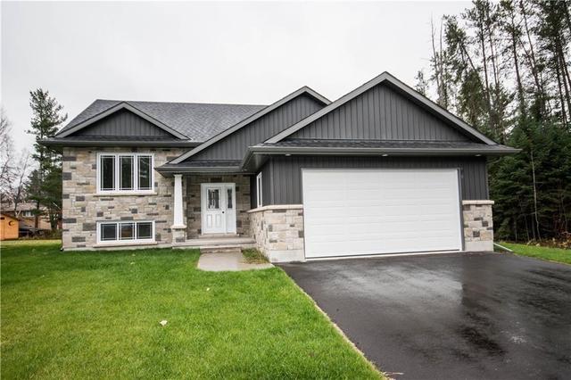 46 Liam Street, House detached with 4 bedrooms, 3 bathrooms and 6 parking in Petawawa ON | Image 2