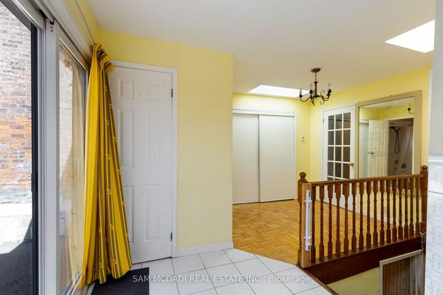 238a Bathurst St, House attached with 3 bedrooms, 2 bathrooms and 2 parking in Toronto ON | Image 11