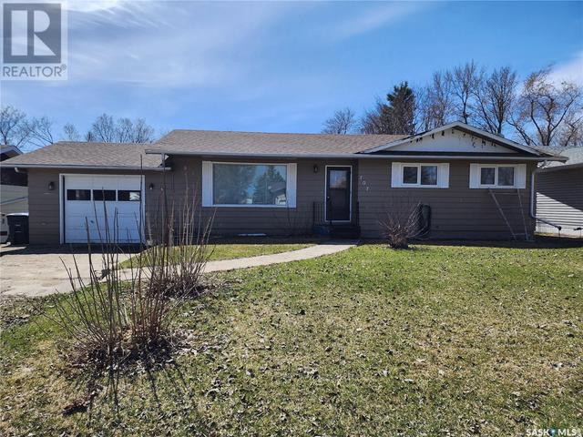 707 Grey Avenue, House detached with 2 bedrooms, 2 bathrooms and null parking in Grenfell SK | Image 1