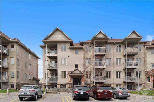 3 - 305 Cresthaven Drive, Condo with 2 bedrooms, 2 bathrooms and 1 parking in Ottawa ON | Image 2