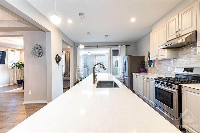 403 Aphelion Crescent, House detached with 4 bedrooms, 3 bathrooms and 4 parking in Ottawa ON | Image 11