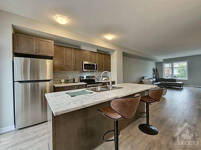 29 Lakepointe Drive, Townhouse with 3 bedrooms, 3 bathrooms and 5 parking in Ottawa ON | Image 12