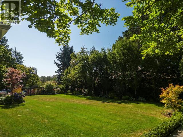 2695 Lansdowne Rd, House detached with 4 bedrooms, 5 bathrooms and 4 parking in Oak Bay BC | Image 6