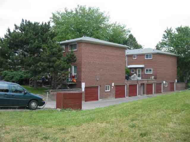 th 1 - 1041 Birchmount Rd, House attached with 3 bedrooms, 2 bathrooms and 1 parking in Toronto ON | Image 1
