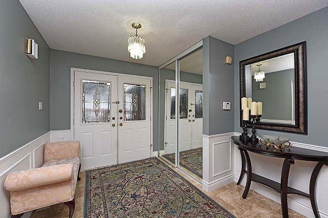 218 Langstaff Rd W, House detached with 4 bedrooms, 3 bathrooms and 6 parking in Richmond Hill ON | Image 2