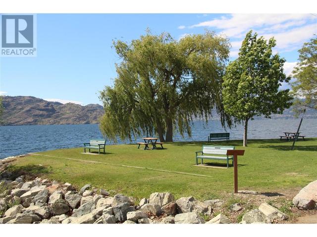 205 - 3996 Beach Avenue, Condo with 2 bedrooms, 2 bathrooms and 1 parking in Peachland BC | Image 23