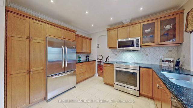 11 Caravan Dr, House detached with 4 bedrooms, 4 bathrooms and 4 parking in Toronto ON | Image 2