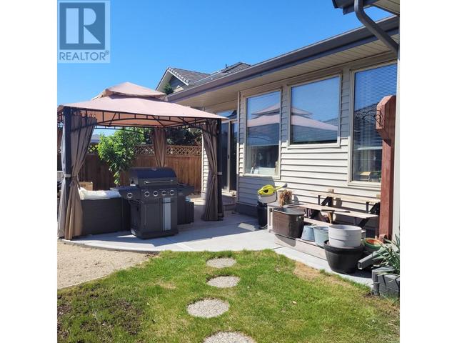 6865 Mountainview Drive, House detached with 2 bedrooms, 2 bathrooms and 4 parking in Oliver BC | Image 2