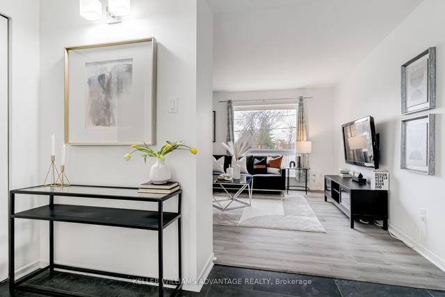 1 - 2 Liszt Gate, Townhouse with 3 bedrooms, 2 bathrooms and 2 parking in Toronto ON | Image 2