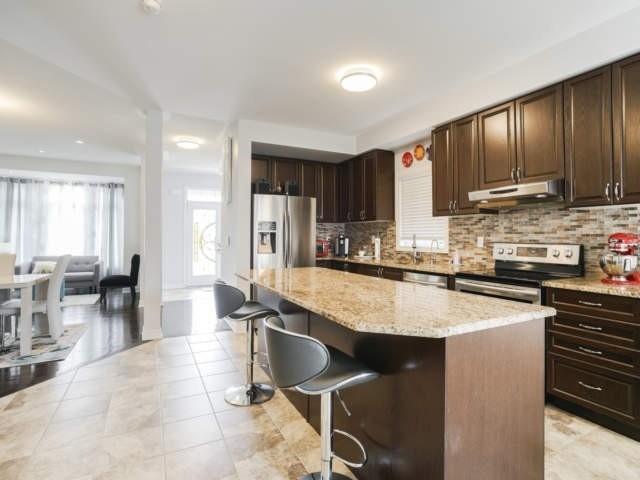 92 Pearl Lake Rd, House detached with 4 bedrooms, 4 bathrooms and 2 parking in Markham ON | Image 2
