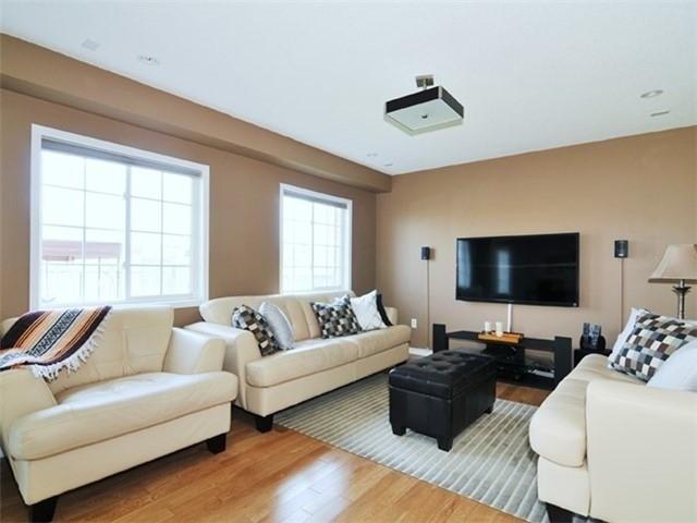 30 Oceanpearl Cres, House detached with 3 bedrooms, 3 bathrooms and 3 parking in Whitby ON | Image 3