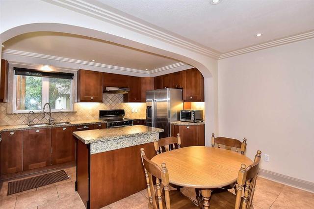 290 Manchester Dr, House detached with 3 bedrooms, 3 bathrooms and 4 parking in Newmarket ON | Image 7