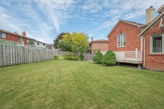 8 Canfield Crt, House detached with 3 bedrooms, 3 bathrooms and 4 parking in Hamilton ON | Image 20