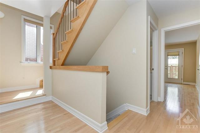 32 Leonard Avenue, Home with 3 bedrooms, 4 bathrooms and 2 parking in Ottawa ON | Image 2