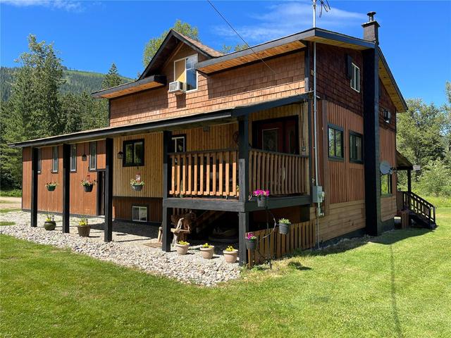 4078 Mizon Road, House detached with 4 bedrooms, 2 bathrooms and 19 parking in Columbia Shuswap E BC | Image 7