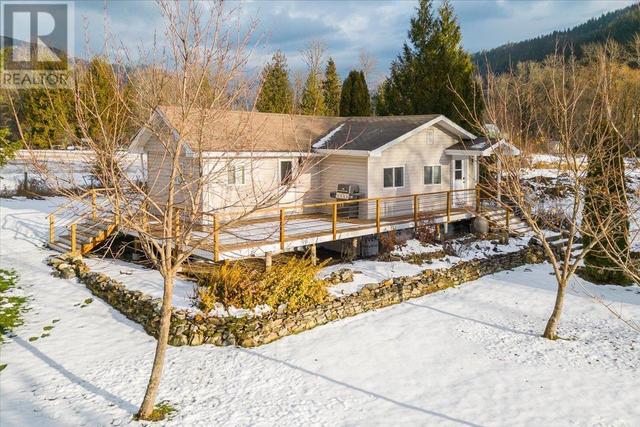 2269 Solsqua Road, House detached with 2 bedrooms, 2 bathrooms and 22 parking in Columbia Shuswap E BC | Image 44