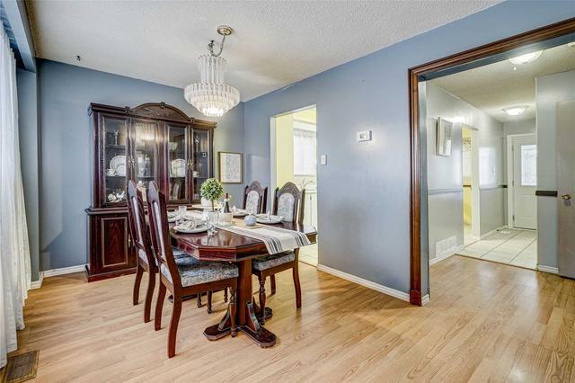 19 Shademaster Crt, House attached with 3 bedrooms, 2 bathrooms and 3 parking in Toronto ON | Image 18
