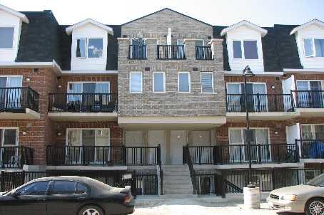 2038 - 3043 Finch Ave W, Townhouse with 3 bedrooms, 3 bathrooms and 1 parking in Toronto ON | Image 1