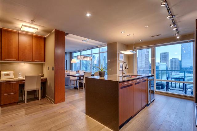 2502 - 215 13 Avenue Sw, Condo with 2 bedrooms, 2 bathrooms and 1 parking in Calgary AB | Image 2