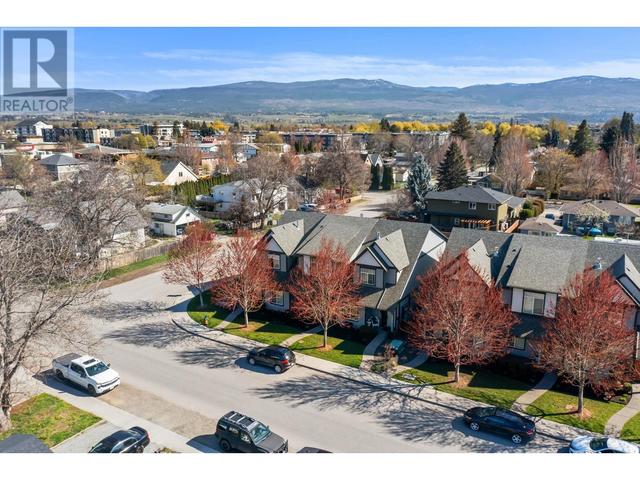 987 Laurier Avenue, House attached with 2 bedrooms, 3 bathrooms and 1 parking in Kelowna BC | Image 51
