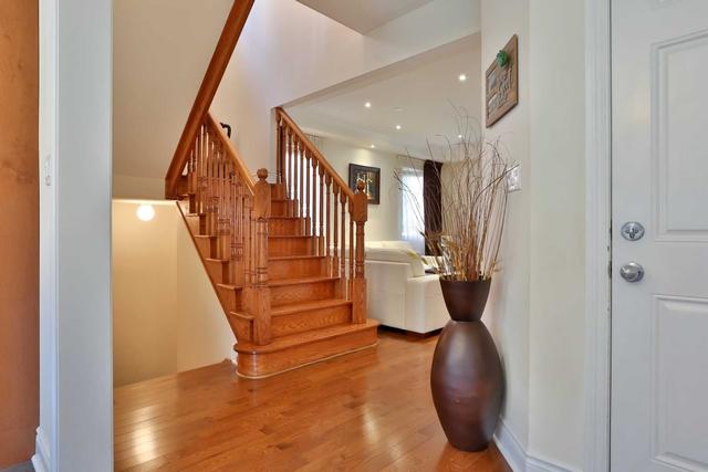 1070 Warby Tr, House detached with 3 bedrooms, 3 bathrooms and 6 parking in Newmarket ON | Image 11