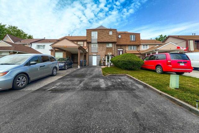 27 Fanshawe Dr, House attached with 3 bedrooms, 3 bathrooms and 4 parking in Brampton ON | Image 12