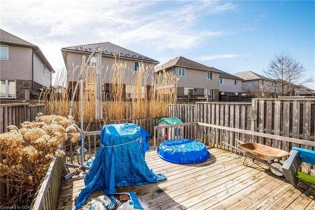 35 Clough Cres Crescent, House attached with 3 bedrooms, 2 bathrooms and 2 parking in Guelph ON | Image 14