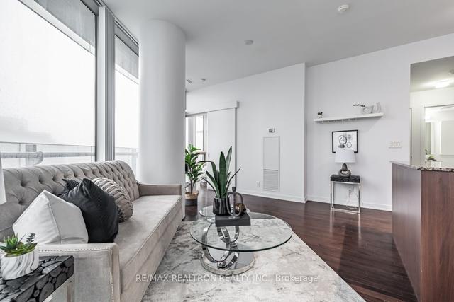 3002 - 12 York St, Condo with 2 bedrooms, 2 bathrooms and 1 parking in Toronto ON | Image 34