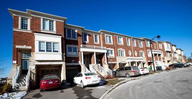 34 Aspen Hills Rd, Townhouse with 3 bedrooms, 3 bathrooms and 2 parking in Brampton ON | Image 1