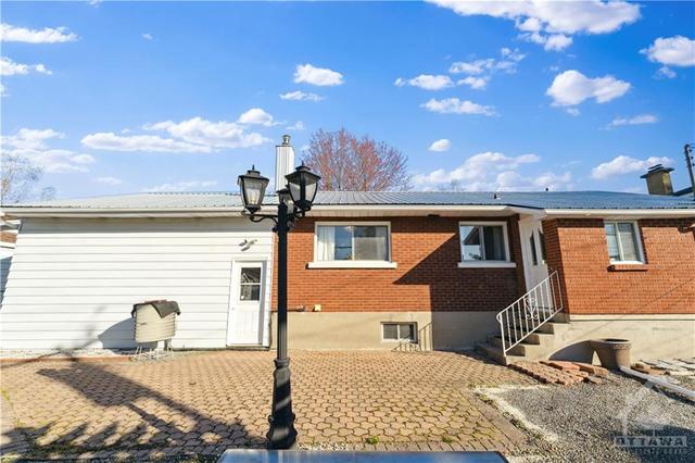 70 Canter Boulevard, House detached with 4 bedrooms, 2 bathrooms and 6 parking in Ottawa ON | Image 26