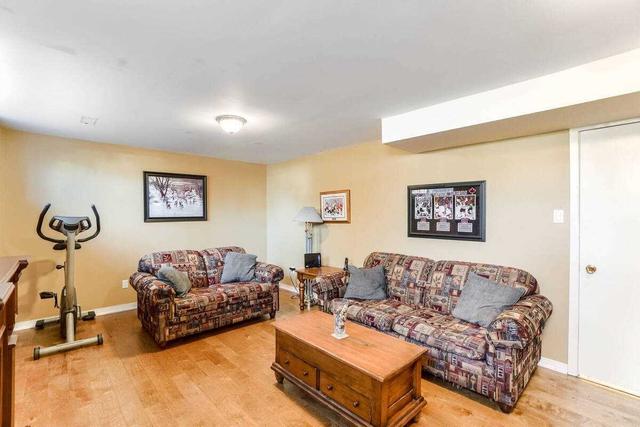 18 Adele Crt, House detached with 3 bedrooms, 2 bathrooms and 4 parking in Brampton ON | Image 5