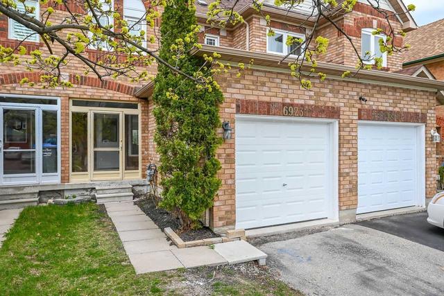 6923 Glory Crt E, House attached with 3 bedrooms, 3 bathrooms and 3 parking in Mississauga ON | Image 1