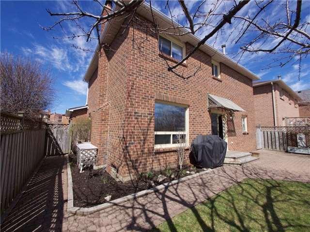 26 Porteous Circ, House detached with 3 bedrooms, 4 bathrooms and 2 parking in Brampton ON | Image 2