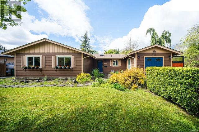 4100 Interurban Rd, House detached with 3 bedrooms, 2 bathrooms and 2 parking in Saanich BC | Image 9