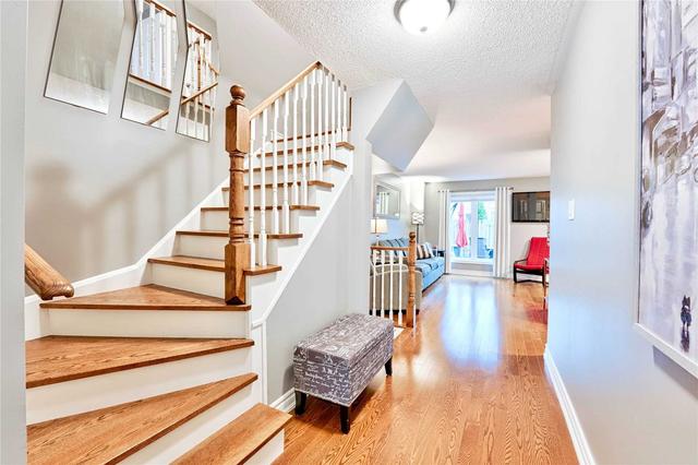 2258 Dale Ridge Dr, House attached with 3 bedrooms, 3 bathrooms and 3 parking in Oakville ON | Image 12