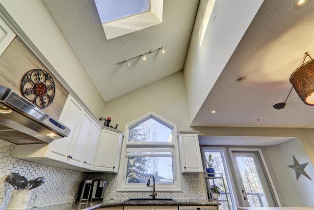 246 Mt Assiniboine Place Se, House detached with 4 bedrooms, 3 bathrooms and 4 parking in Calgary AB | Image 2