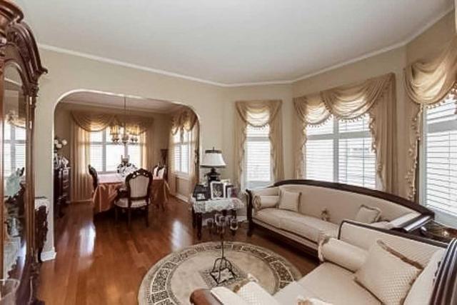 104 Twin Willow Cres, House detached with 4 bedrooms, 4 bathrooms and 2 parking in Brampton ON | Image 3