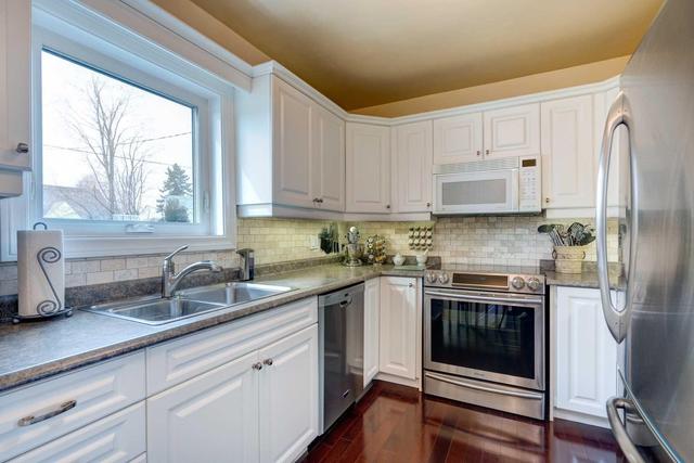 7 Arden Cres, House detached with 3 bedrooms, 2 bathrooms and 1 parking in Toronto ON | Image 6