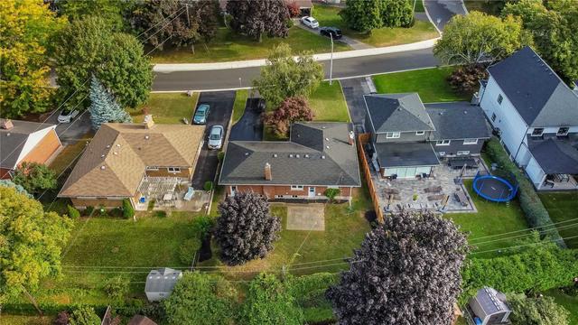 398 Strathcona Dr, House detached with 3 bedrooms, 1 bathrooms and 4 parking in Burlington ON | Image 32