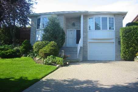 362 Salerno St, House detached with 3 bedrooms, 2 bathrooms and 4 parking in Oshawa ON | Image 1