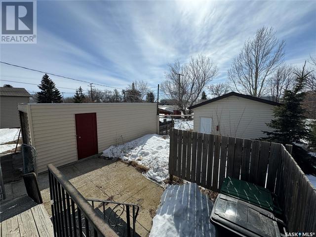 306 3rd Avenue W, House detached with 3 bedrooms, 2 bathrooms and null parking in Biggar SK | Image 39