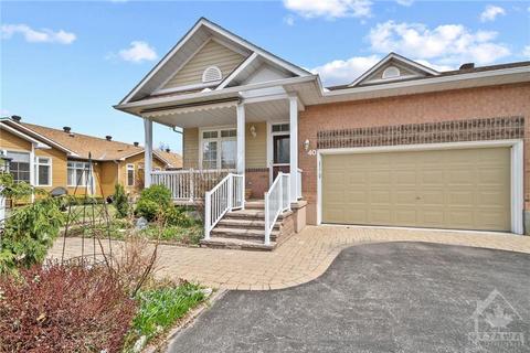 40 Sable Run Drive, Townhouse with 3 bedrooms, 3 bathrooms and 4 parking in Ottawa ON | Card Image