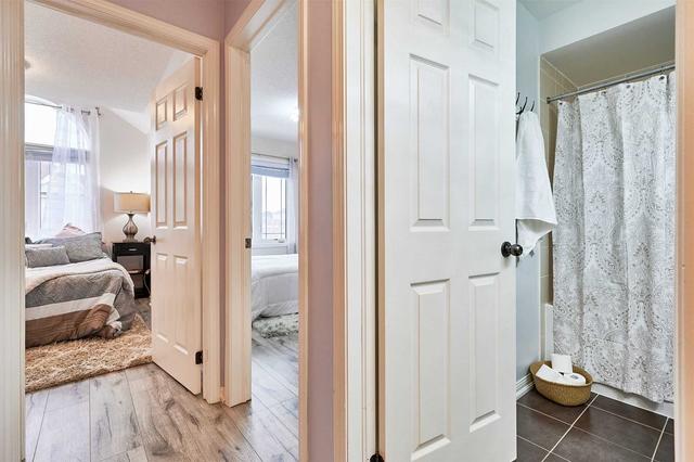 37 Dykstra Lane, Townhouse with 3 bedrooms, 3 bathrooms and 2 parking in Clarington ON | Image 13