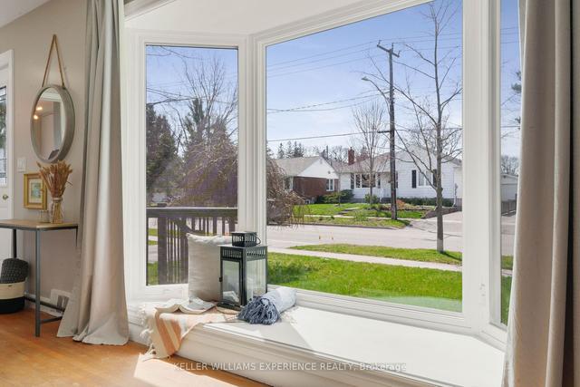145 Cook St, House detached with 3 bedrooms, 2 bathrooms and 3 parking in Barrie ON | Image 2