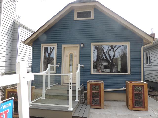 125 11 Avenue Ne, House detached with 2 bedrooms, 1 bathrooms and 2 parking in Calgary AB | Image 2