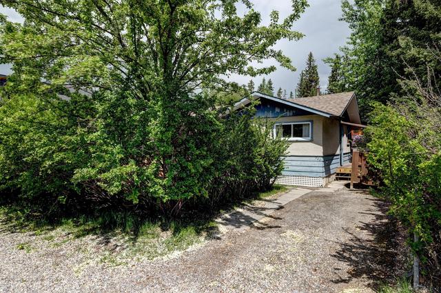 522 4th Street, House detached with 3 bedrooms, 1 bathrooms and 2 parking in Canmore AB | Image 3