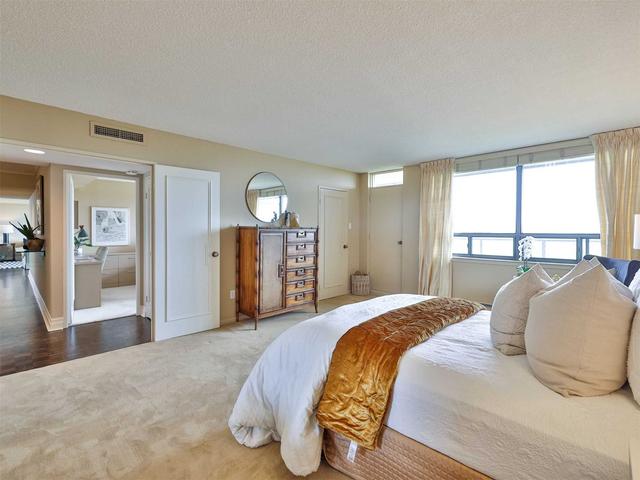 14b - 66 Collier St, Condo with 2 bedrooms, 2 bathrooms and 2 parking in Toronto ON | Image 8