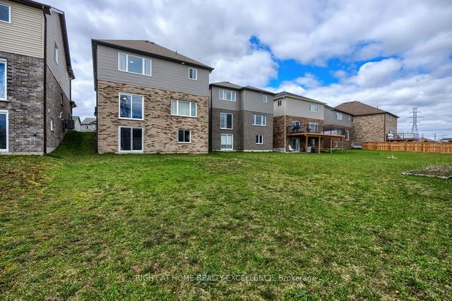 43 Newcastle Crt, House detached with 4 bedrooms, 3 bathrooms and 4 parking in Kitchener ON | Image 28